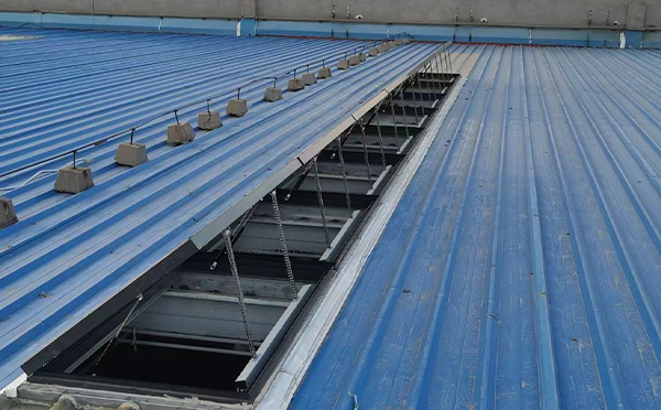 某城市大型商业综合体中庭西吉排烟窗工程 某城市大型商业综合体中庭西吉排烟窗工程