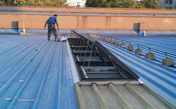 某区域性物流仓储中心西吉排烟窗系统安装项目