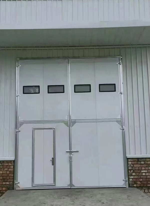 西吉工业门在设备装配车间出入口的实施记录